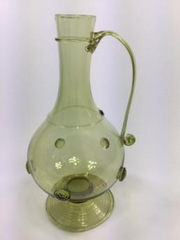 Big decanter with raspberries-0